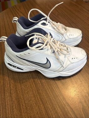 Nike Air Monarch IV Size 7.5 White and Navy Men’s Athletic Sneakers 415445-102